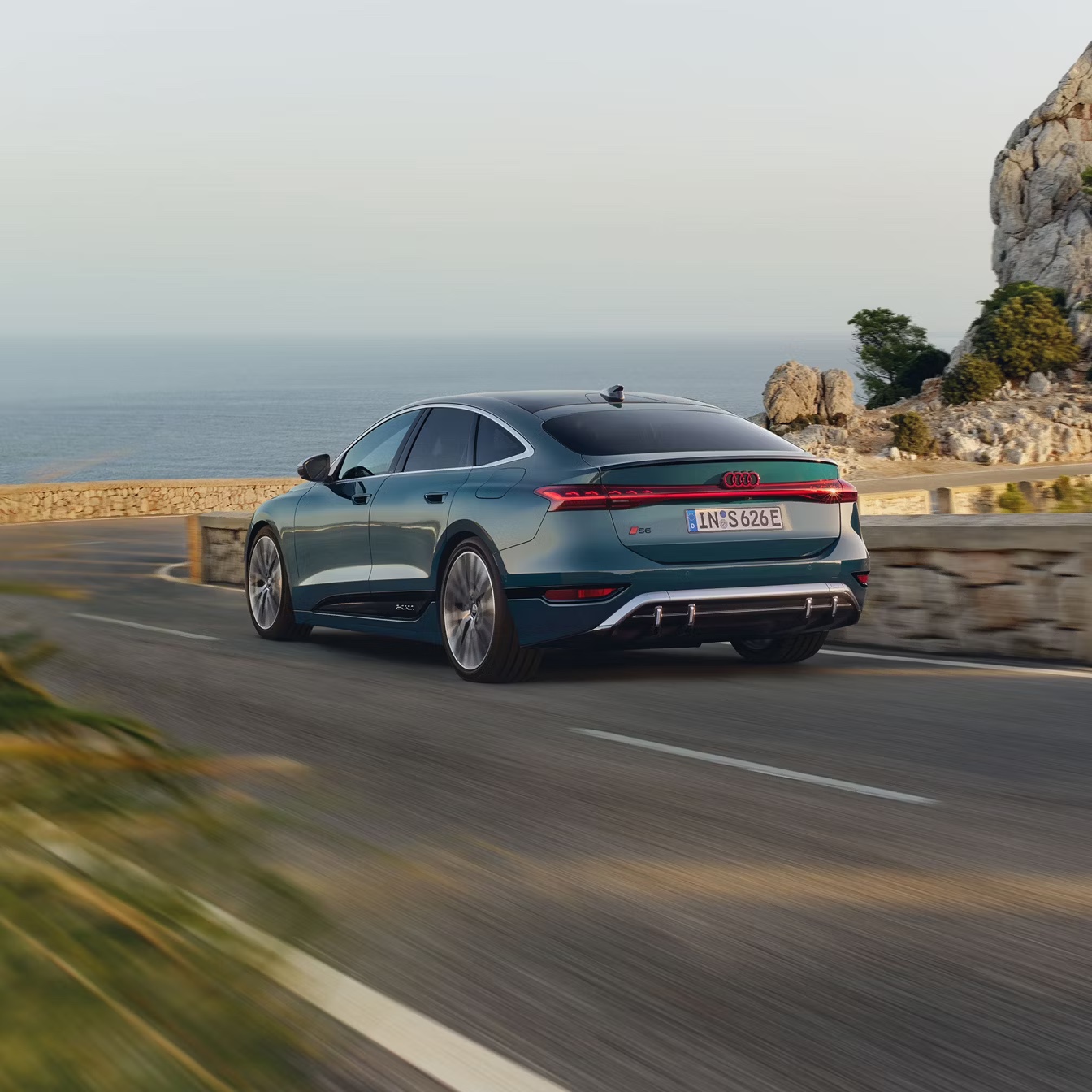 Audi S6 Sportback e-tron dynamic rear view